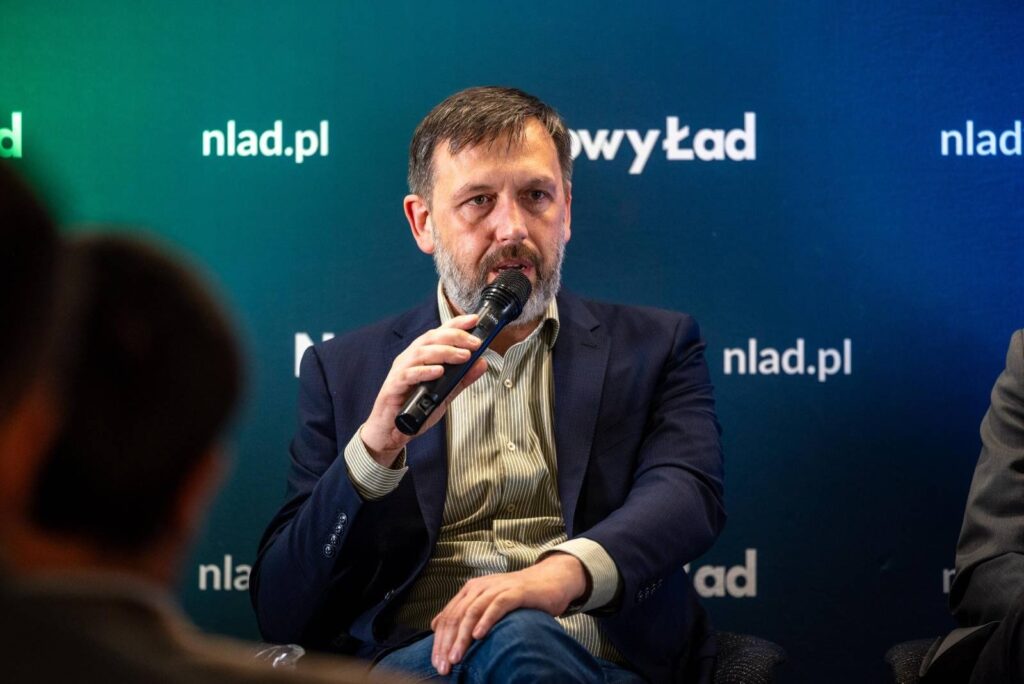 Jan Wójcik podczas debaty na temat presji migracyjnej w ramach cyklu #glosniepodleglosci