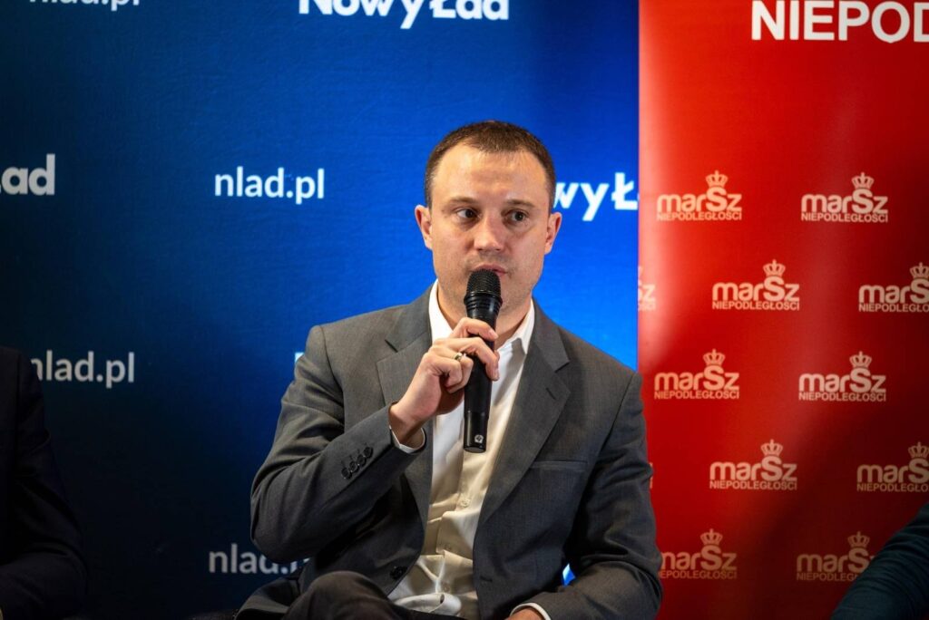 Poseł Krzysztof Mulawa podczas debaty na temat presji migracyjnej w ramach cyklu #glosniepodleglosci