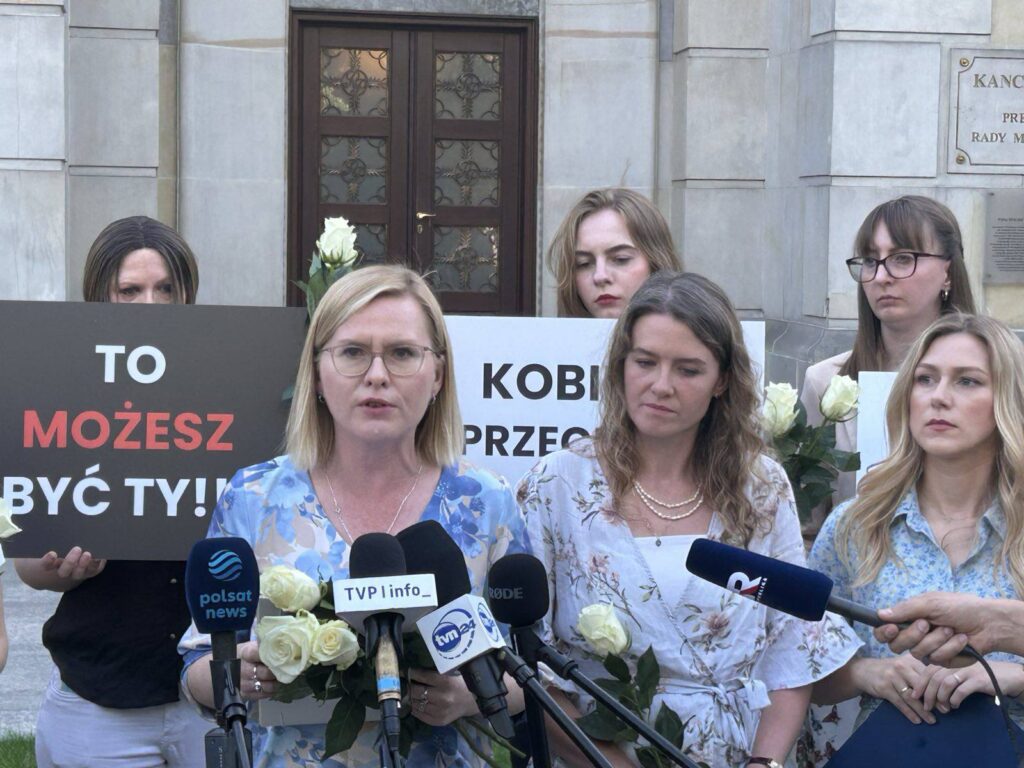 Dr. Monika Zając zabiera głos podczas konferencji #ToMogłaśByćTy