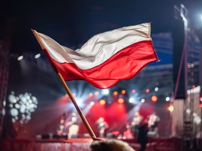 Biało-czerwona flaga Marsz Niepodległości - miejsce patriotyzmu